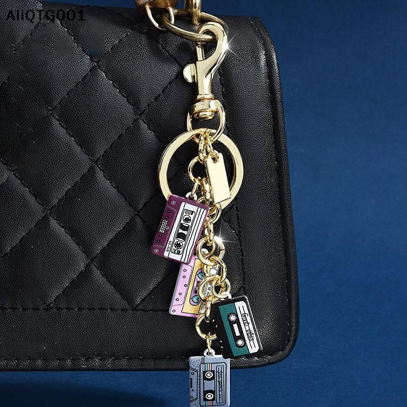 Vintage Cassette Tape Keychain - Women'S Accessories In The 90S avis et prix