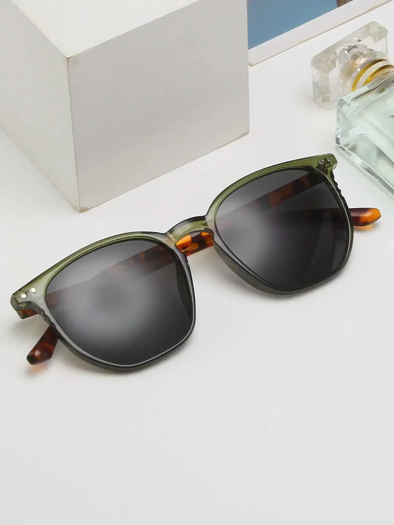 1 Pair Of Women Round PC Frame - Women Accessories Business avis et prix