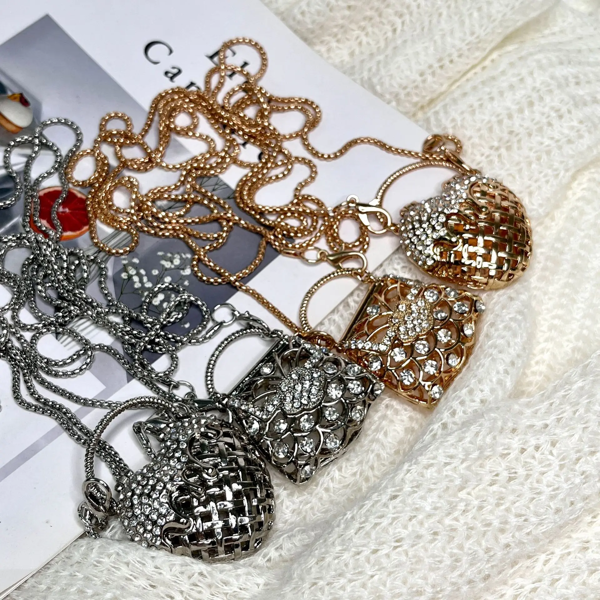 Designer Hollowed Out Heart- H - Women Accessories Pack avis et prix