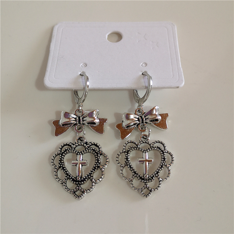 Gothic Vintage Love Heart Cros - Women'S Accessories In The 90S avis et prix