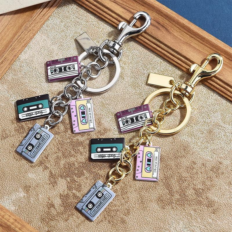 Vintage Cassette Tape Keychain - Women'S Accessories In The 90S avis et prix