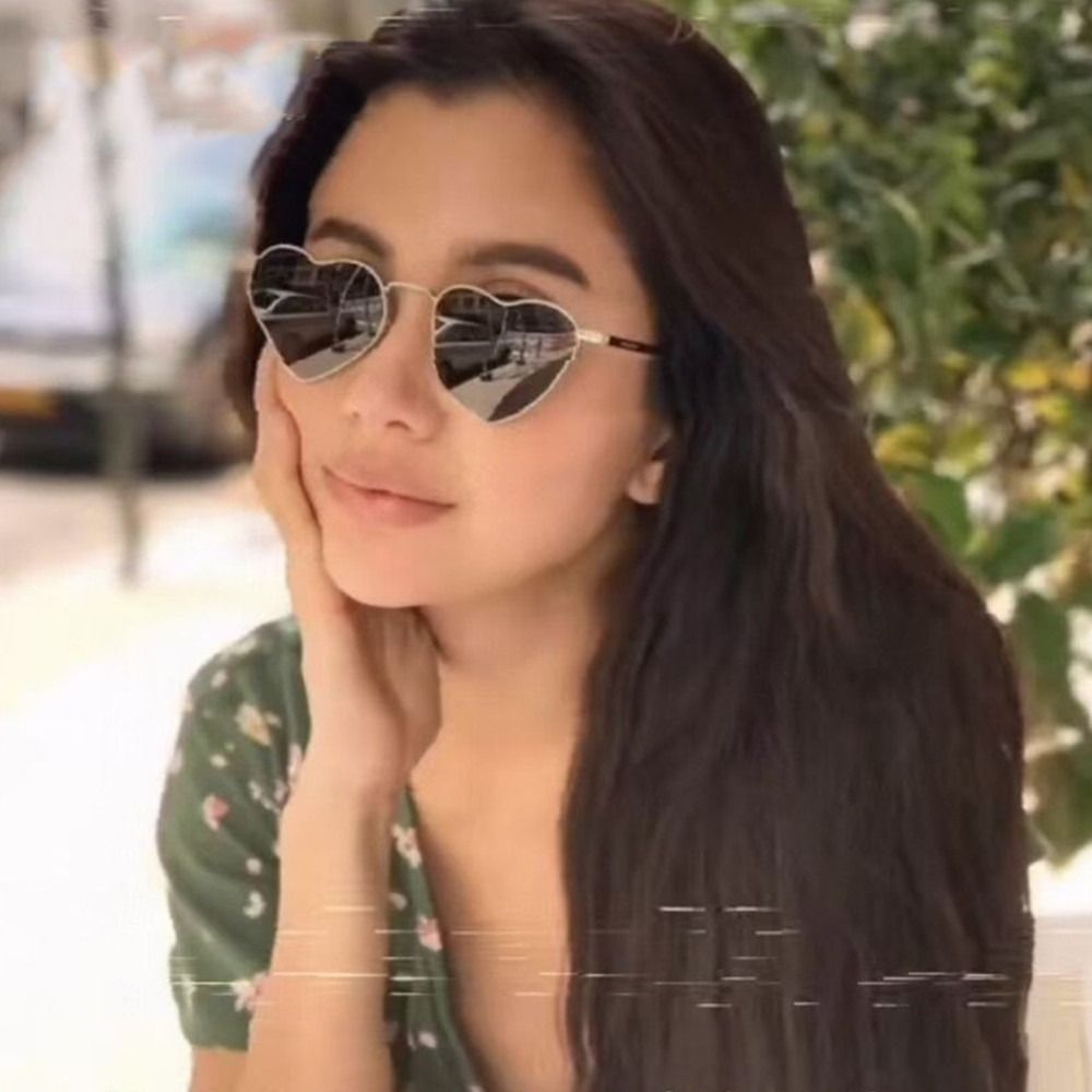 Heart-Shaped Sunglasses Heart  - Women'S Accessories In The 90S avis et prix