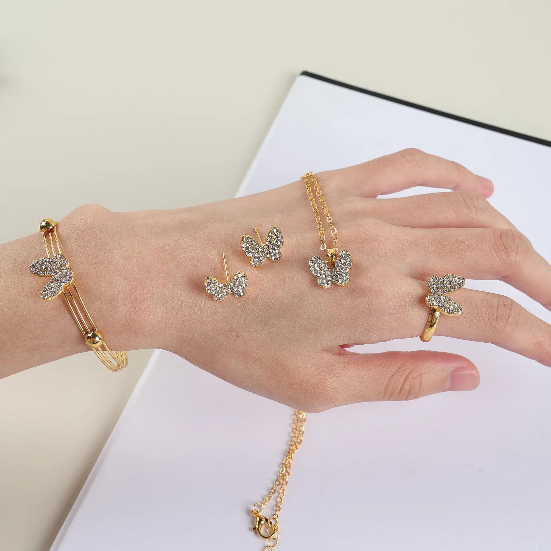 4 Pieces Butterfly Jewelry Set - Women'S Accessories To Wear With Watch avis et prix