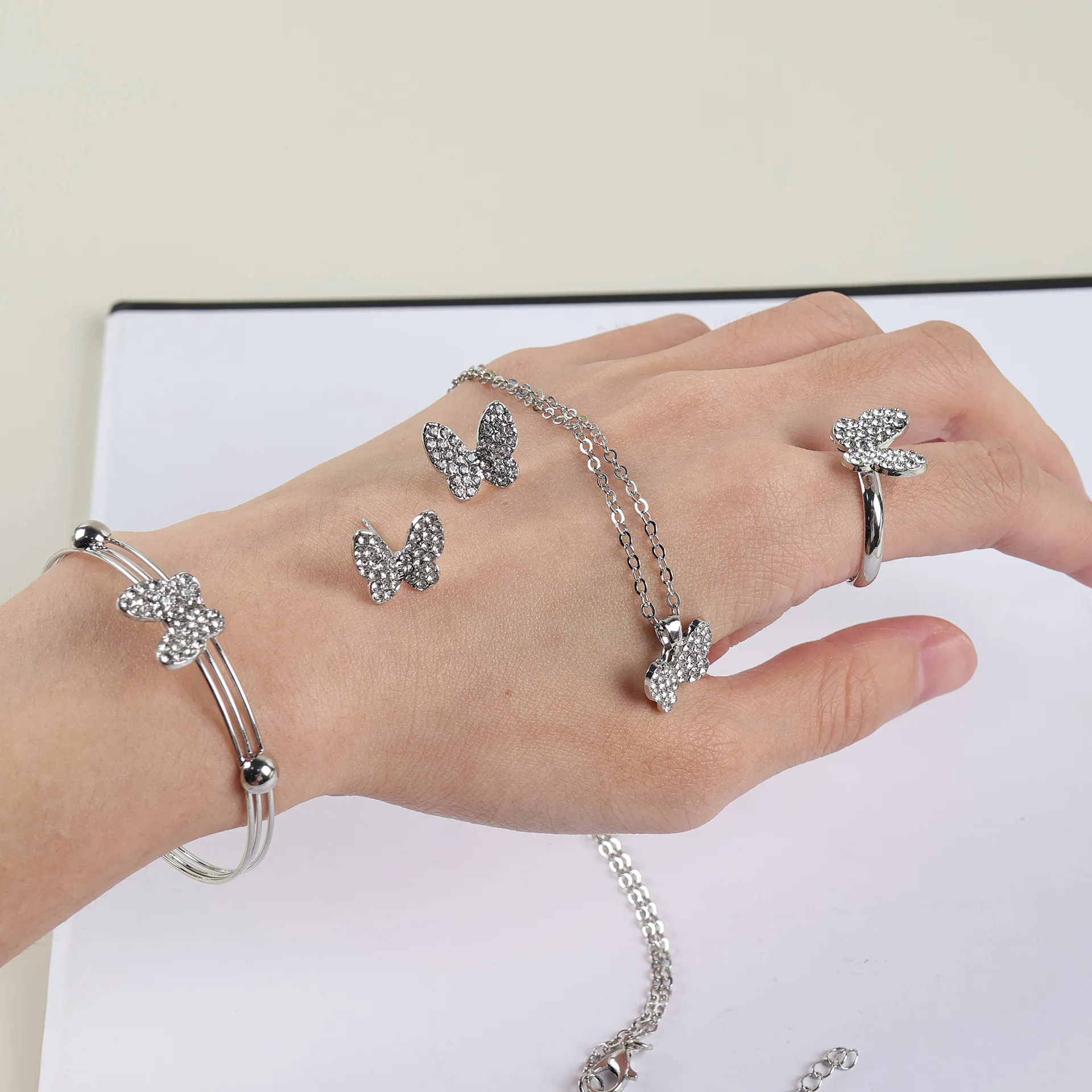 4 Pieces Butterfly Jewelry Set - Women'S Accessories To Wear With Watch avis et prix
