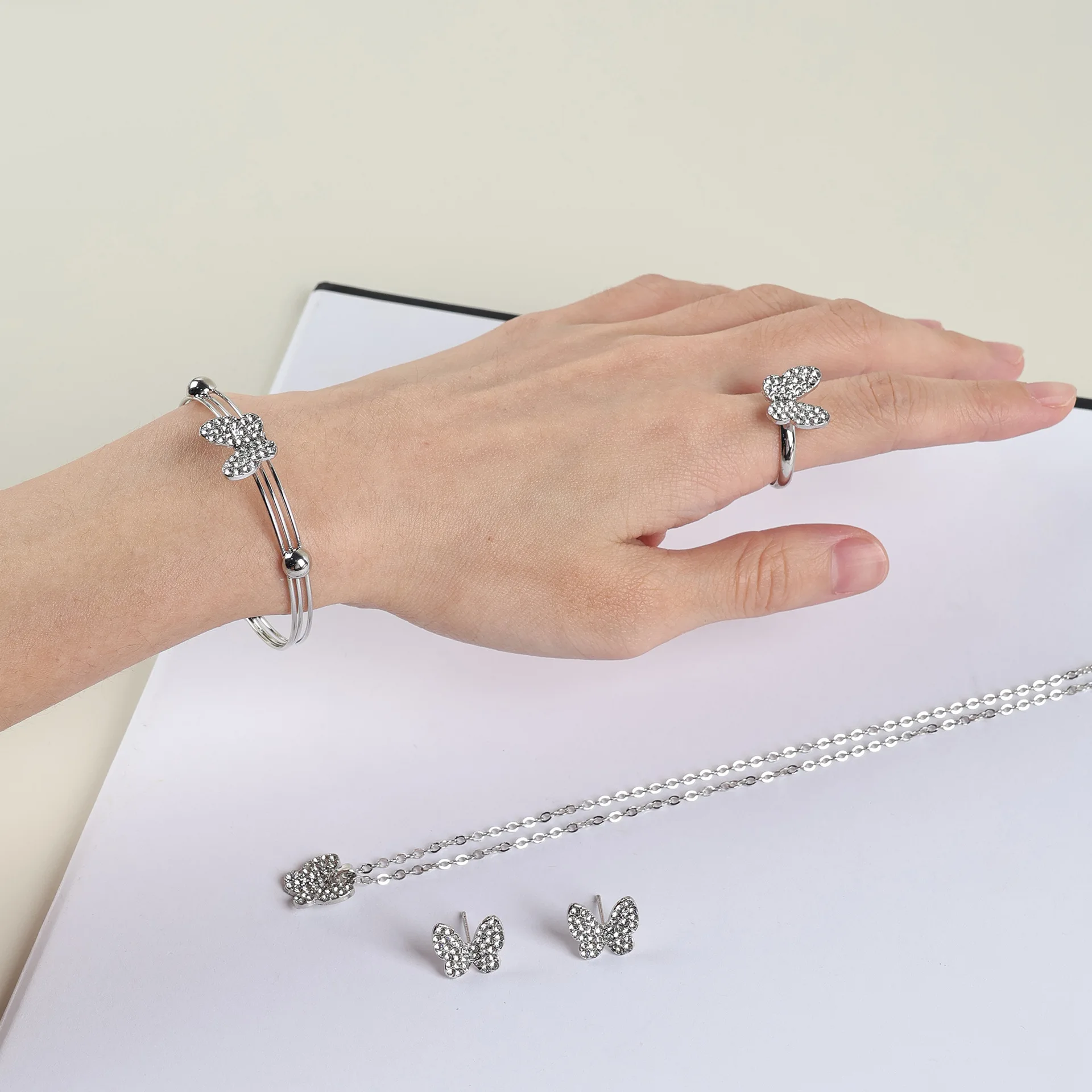 4 Pieces Butterfly Jewelry Set - Women'S Accessories To Wear With Watch avis et prix